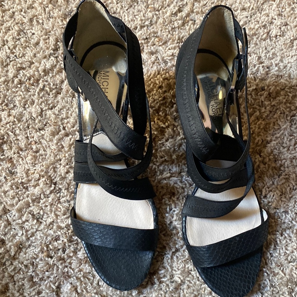 Michael kors carina cross strap embossed leather sandal - size 9